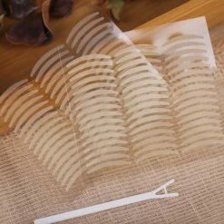 Merkloos 44-Commerce Verbeterde 1056X Stuks Ooglidstickers | Luxe Ooglidtape | Ooglidcorrectie | Eyelidtape | Tape | Oog Strips | Monolid Correctie | Vergrotende Ogen | Oog Make-up | Ooglidtape | Oogcorrectie Strips | Eyelid Tapes | Oogleden Stickers | Ooglid