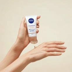 NIVEA Essentials BB Cream Light SPF 20 - 50 Ml - Dagcr Me 13 NIVEA Essentials BB Cream Light SPF 20 - 50 Ml - Dagcr Me -Maybelline-winkel 550x642