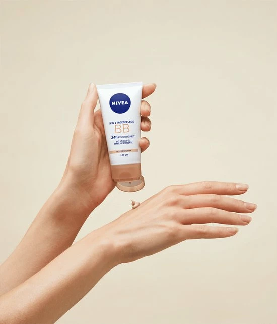 NIVEA Essentials BB Cream Light SPF 20 - 50 Ml - Dagcr Me 3 NIVEA Essentials BB Cream Light SPF 20 - 50 Ml - Dagcr Me - Afbeelding 3