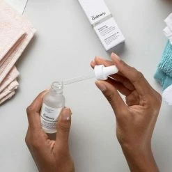 The Ordinary - Hyaluronic Acid (HA) 2% + B5 - Serum - 30 Ml 9 The Ordinary - Hyaluronic Acid (HA) 2% + B5 - Serum - 30 Ml -Maybelline-winkel 550x701