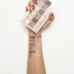Maybelline The Blushed Nudes OogschaduwPalette - 12 Roze Nude Tinten -Maybelline-winkel 550x823 1