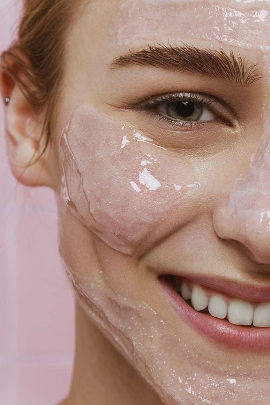 NIVEA Glow Bio Rijst Scrub - Bio Framboos Droge Gevoelige Huid - 75ml 4 NIVEA Glow Bio Rijst Scrub - Bio Framboos Droge Gevoelige Huid - 75ml - Afbeelding 4